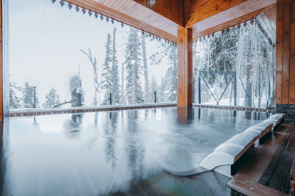 Maillot de bain et paysage enneigé 3